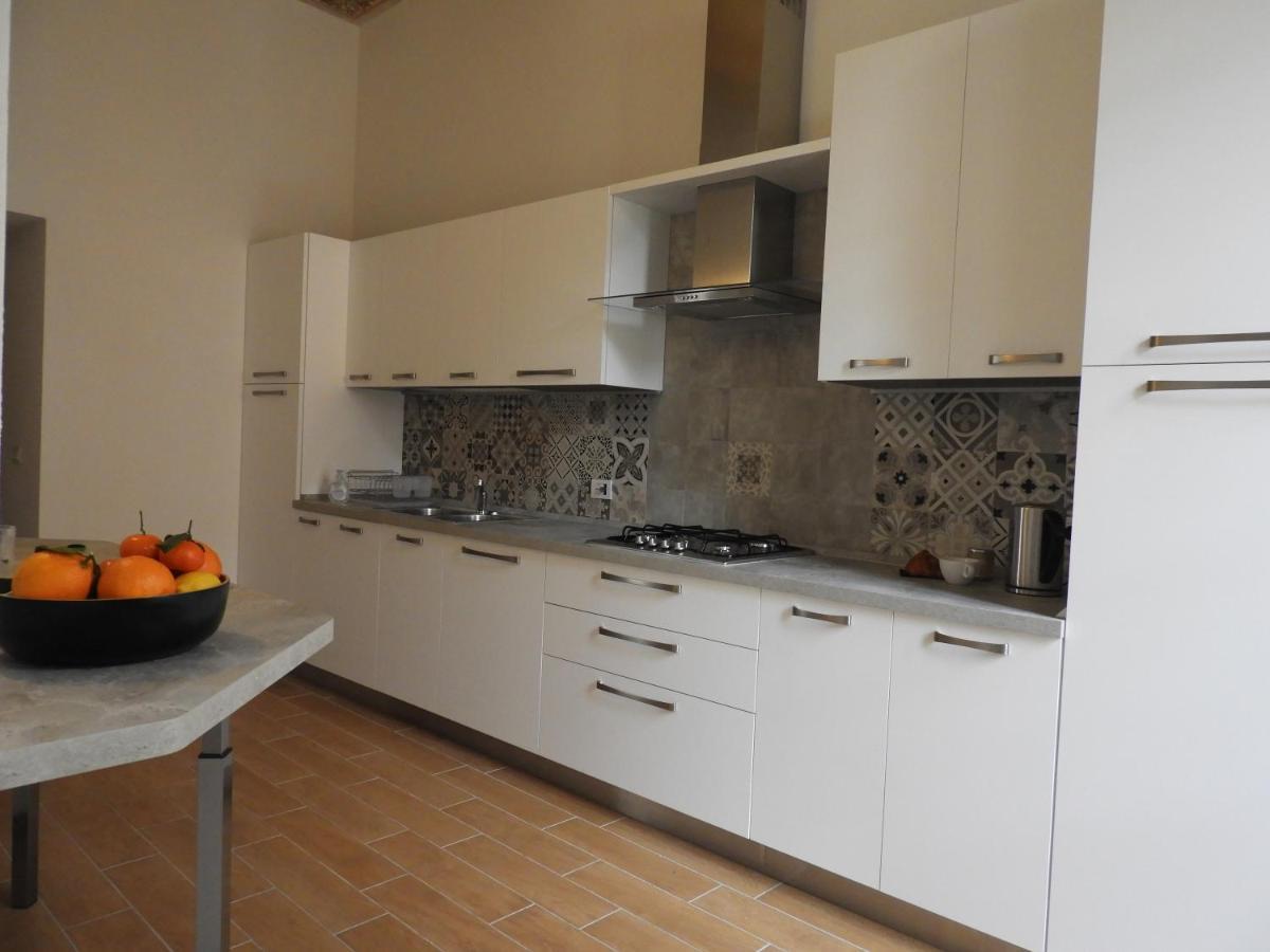 Villa Maghetti - Modernized Flat In Historic Palazzo In The Center Of לואינו מראה חיצוני תמונה