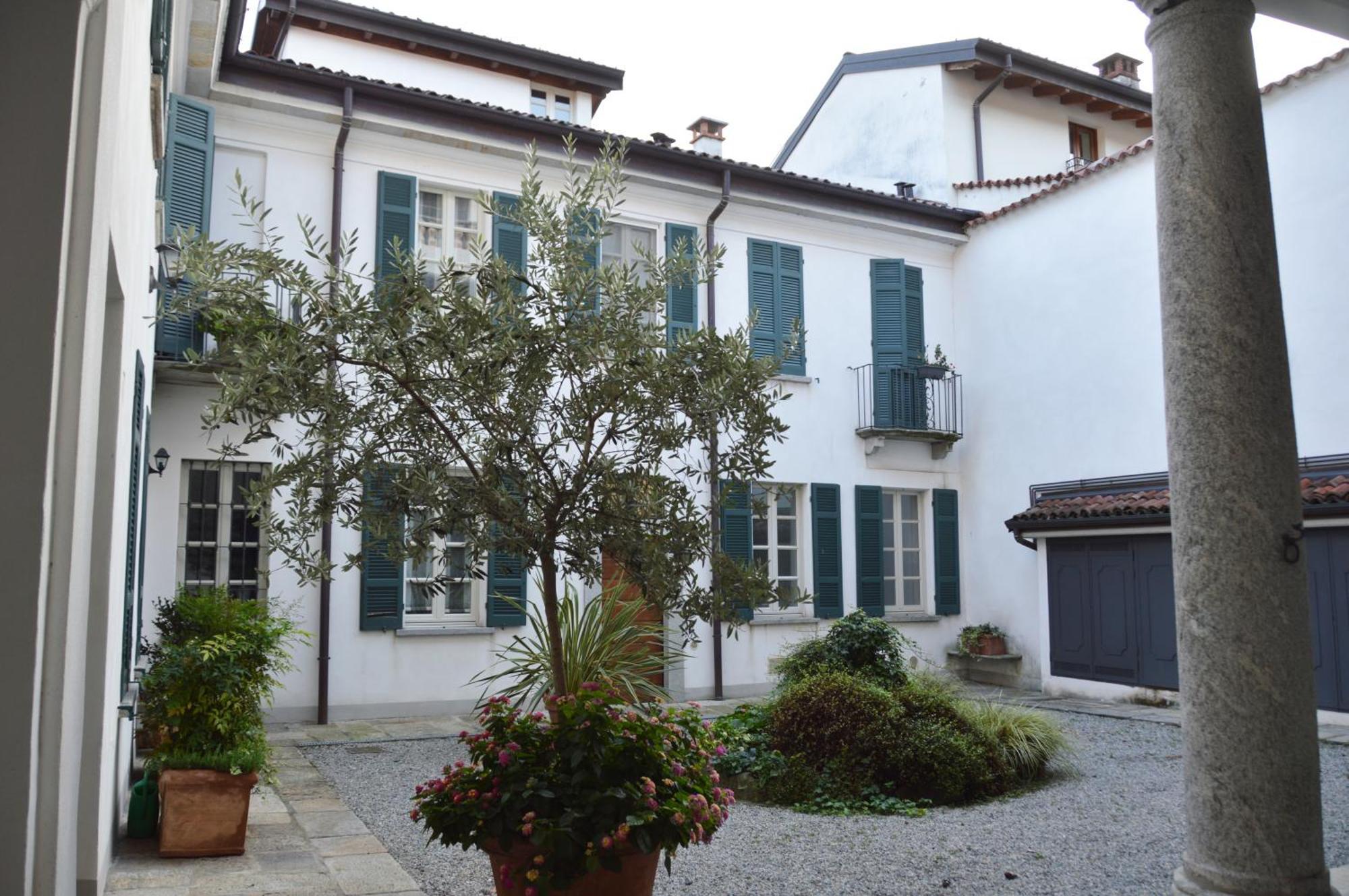 Villa Maghetti - Modernized Flat In Historic Palazzo In The Center Of לואינו מראה חיצוני תמונה